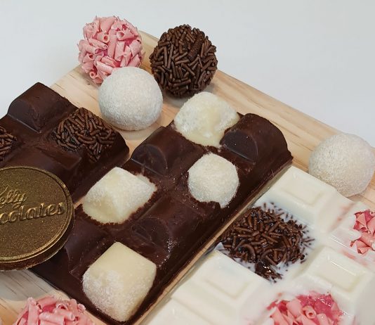 Barra de Chocolate Recheada com Brigadeiros