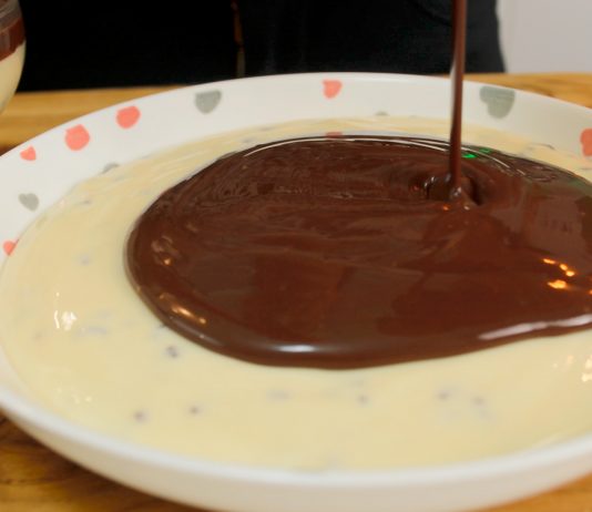 Mousse de Limão com Ganache de Chocolate Mousse de Limão com Ganache de Chocolate