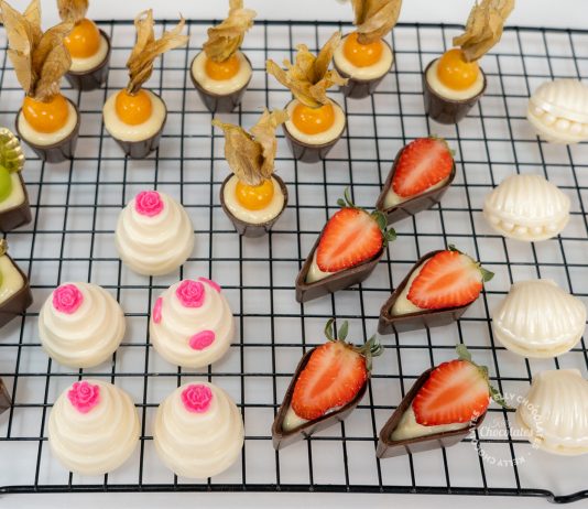 Curso Rápido: 5 Opções de Doces Finos com Um Recheio para Casamentos e Aniversários Curso Rápido: 5 Opções de Doces Finos com Um Recheio para Casamentos e Aniversários