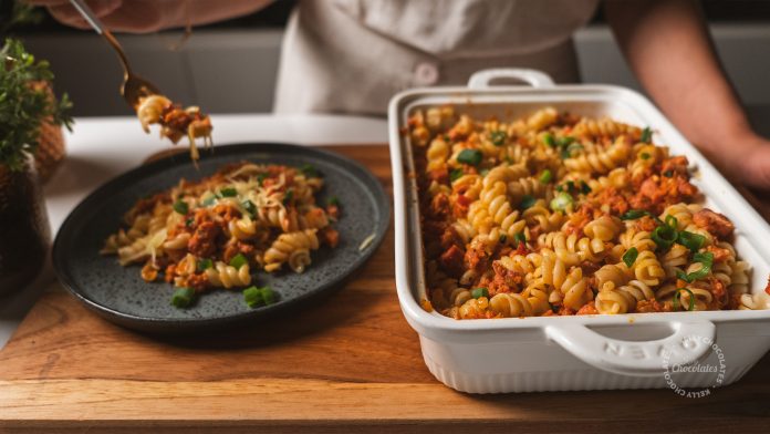 Macarrão ao molho de linguiça toscana