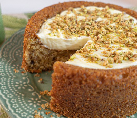 Receita de Bolo Piscininha de Pistache e Limão Siciliano: Sobremesa Perfeita e Refrescante Receita de Bolo Piscininha de Pistache e Limão Siciliano: Sobremesa Perfeita e Refrescante