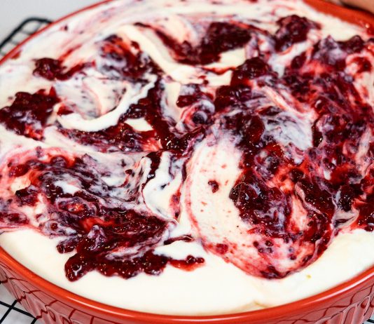 Sorvete de Groselha Caseiro: Fácil, Refrescante e Feito com Amor! Sorvete de Groselha Caseiro: Fácil, Refrescante e Feito com Amor!